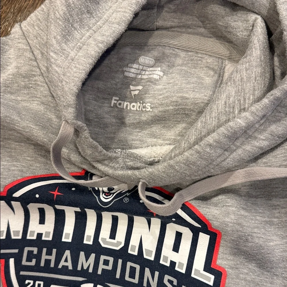 Fanatics Uconn medium hoodie Gray National Champions Hoodie